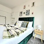 Charming 3-bed Oasis-free Parking Дом отдыха