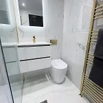 דירה 3br Modernised Sleeps 8, Walking Distance To West End, Free Parking גלאזגו