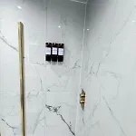 3br Modernised Sleeps 8, Walking Distance To West End, Free Parking דירה