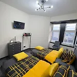 3br Modernised Sleeps 8, Walking Distance To West End, Free Parking דירה גלאזגו