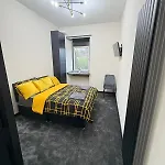 3br Modernised Sleeps 8, Walking Distance To West End, Free Parking גלאזגו