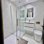 3br Modernised Sleeps 8, Walking Distance To West End, Free Parking *