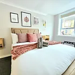Warm & Cosy In Glasgow