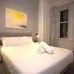 דירה Renovated West End Flat In