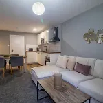 Lägenhet Happy Haven Home, West End - Pass The Keys *