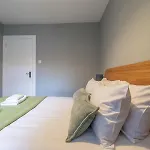 Happy Haven Home, West End - Pass The Keys Apartment *