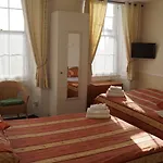 The Hampton Court Szálloda