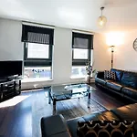 The Spires Serviced דירה *