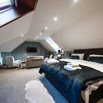 The At Barraston Farm Holiday home