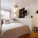 Botanic House - 3br - Private Parking Vakantiehuis