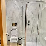 Three Bedroom In Centre * Glasgow