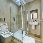 Appartement Three Bedroom In Centre *