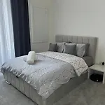 Appartement Three Bedroom In Centre