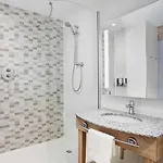 Hampton By Hilton فندق