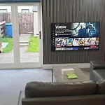 Oatlands Oasis-free Parking-2 Minutes From M74