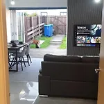 Oatlands Oasis-free Parking-2 Minutes From M74 *