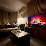 Cozy Corner-sleeps 8 Guest Entire House Very Glasgow