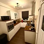 Cozy Corner-sleeps 8 Guest Entire House Very *