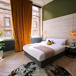 Revolver Hotel 4*