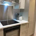 Modern In West End, Free Parking Apartment