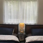 Modern In West End, Free Parking Apartment