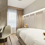 2br West End Near Botanic Gardens *