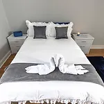Apartman Free Pool Table Cinema Tabletennis Airhockey Glasgow