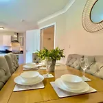 Stylish With Free Parking Near Town * Glasgow