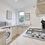 3br Flat Near Maryhill Park And West End With Parking Glasgow