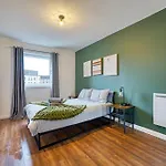 New Slick Finnieston Pad W/ Free Parking