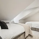 Casa vacanze Spacious 5 Bedroom With 3 Bathrooms And Private Parking *