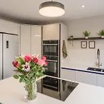 Ferienhaus Henderson House - West End 3 Bedroom Family