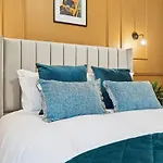 Casa vacanze Spacious 5 Bedroom With 3 Bathrooms And Private Parking