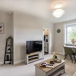 Modern 3 Bedroom In Kings Park גלאזגו