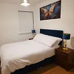 Cozy 2bed Flat In Center شقة *