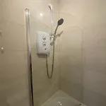 Modern 2 Bedroom Flat In Finnieston, With Private Parking