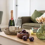 Modern 3 Bedroom In Kings Park * גלאזגו