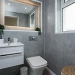 1br Shawlands Walk To Queens Park With Parking דירה