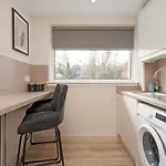 1br Shawlands Walk To Queens Park With Parking דירה *