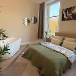 Daire Romantic Brand New Flat, Centre *