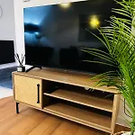 Apartment Modern 2 Bedroom Ground Floor Near Centre