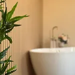 Romantic Brand New Flat, Centre Glasgow