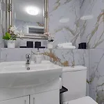 Luxurious Royal 2br Apartment, Centre *
