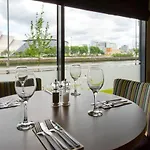 Premier Pacific Quay 3*