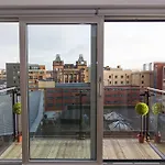 Centre With Free Secure Underground Parking Apartmán