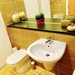 City Center Flat With Parking *