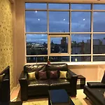 City Center Flat With Parking Apartamento