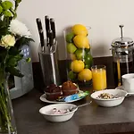 The Spires Serviced דירה