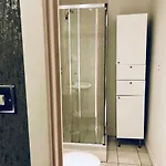 Station Skyline With Parking Apartmán