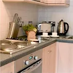 The Spires Serviced דירה